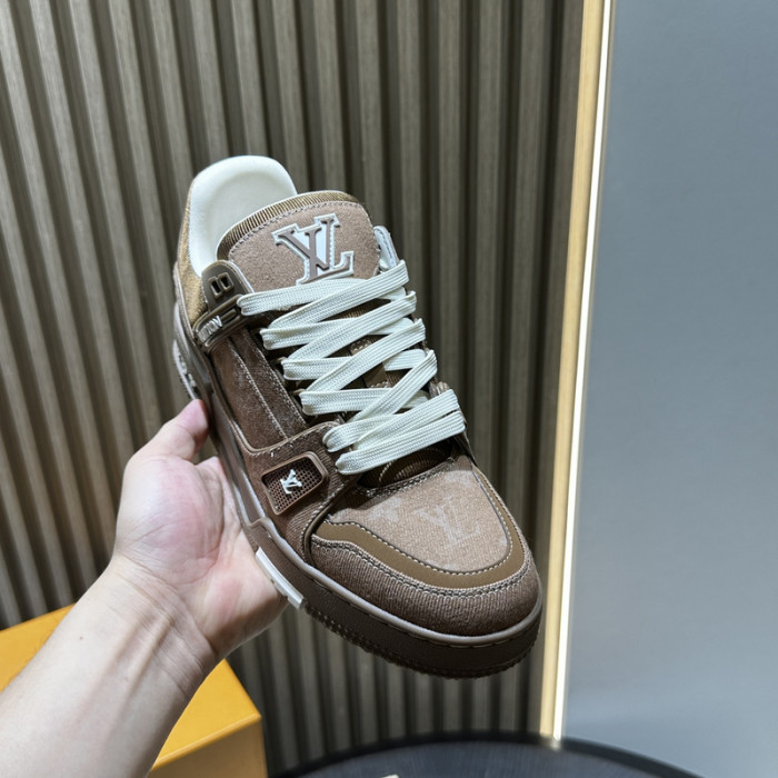 L0VT SNEAKER