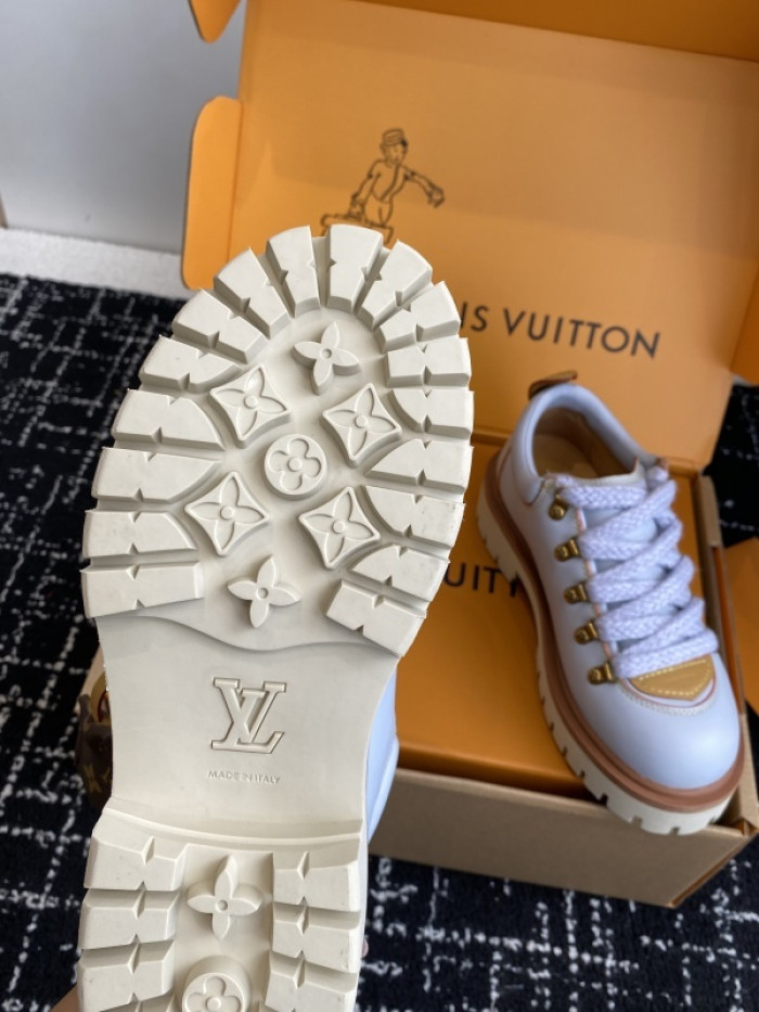 L0VT SNEAKER