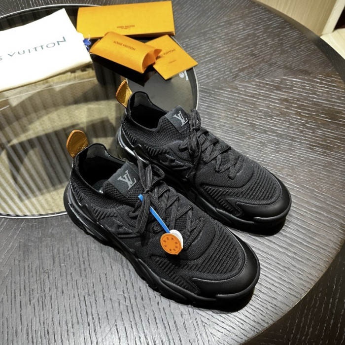 L0VT SNEAKER