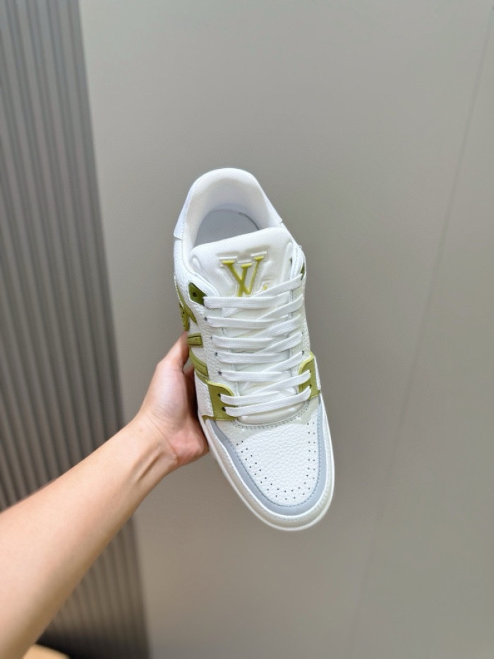L0VT SNEAKER