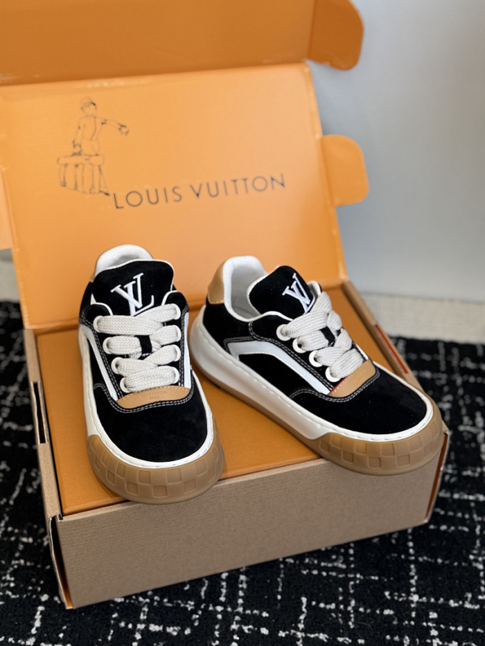 L0VT SNEAKER