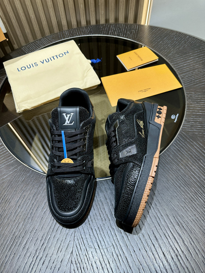 L0VT SNEAKER