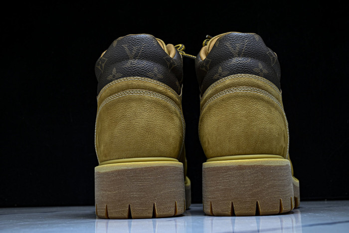 L0VT SNEAKER
