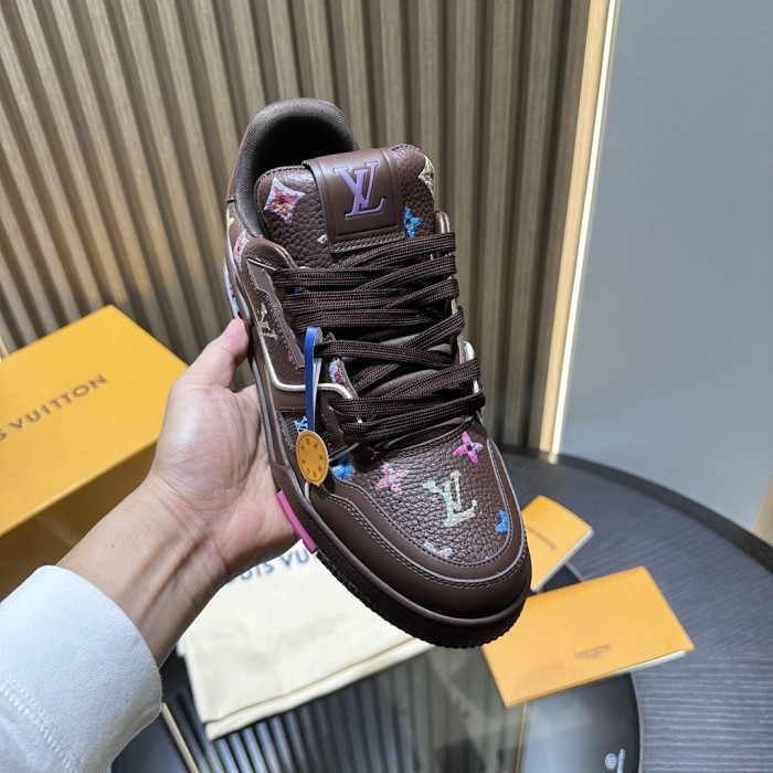 L0VT SNEAKER