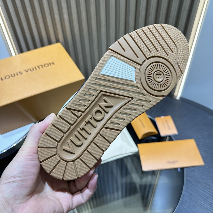 L0VT SNEAKER
