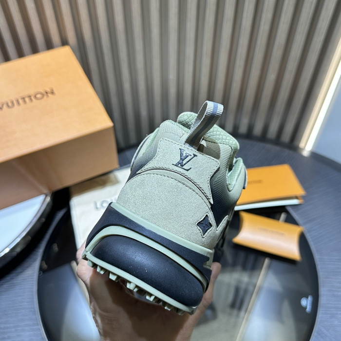 L0VT SNEAKER