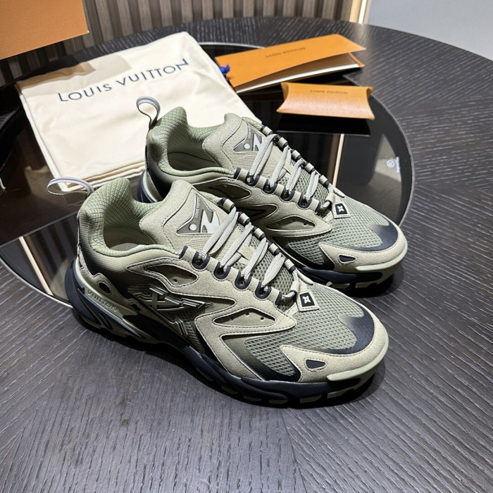 L0VT SNEAKER