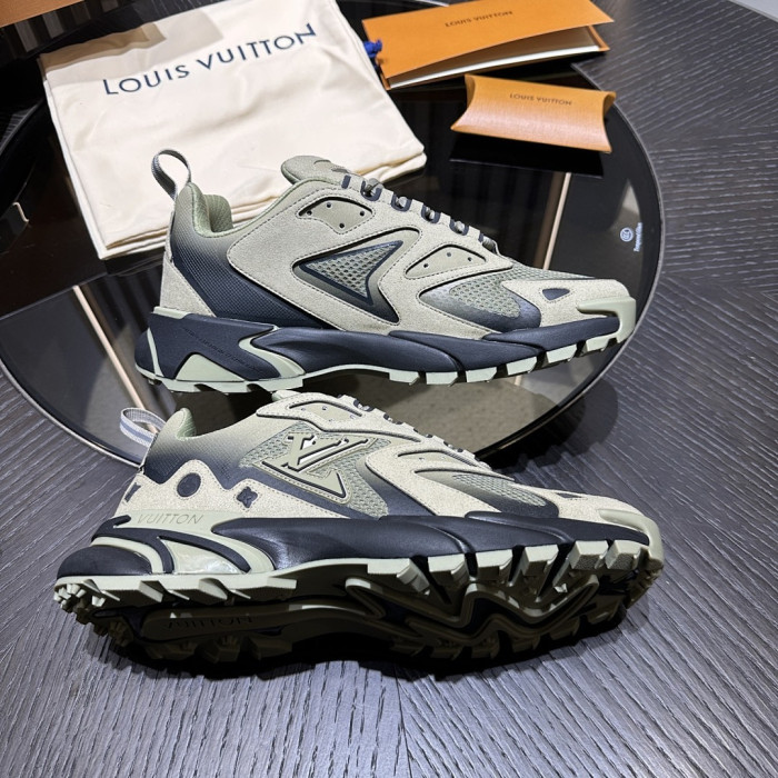 L0VT SNEAKER