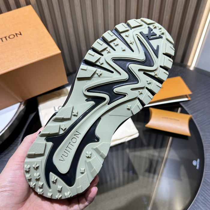 L0VT SNEAKER