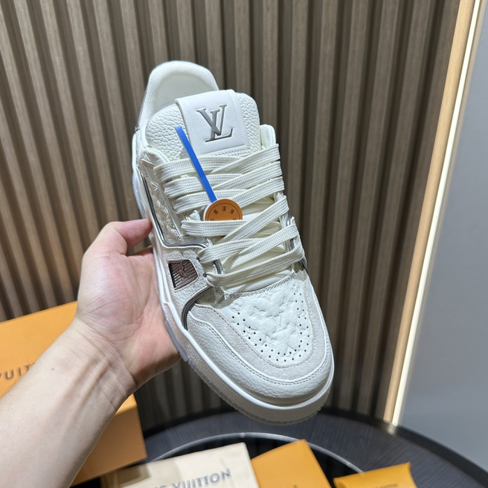L0VT SNEAKER