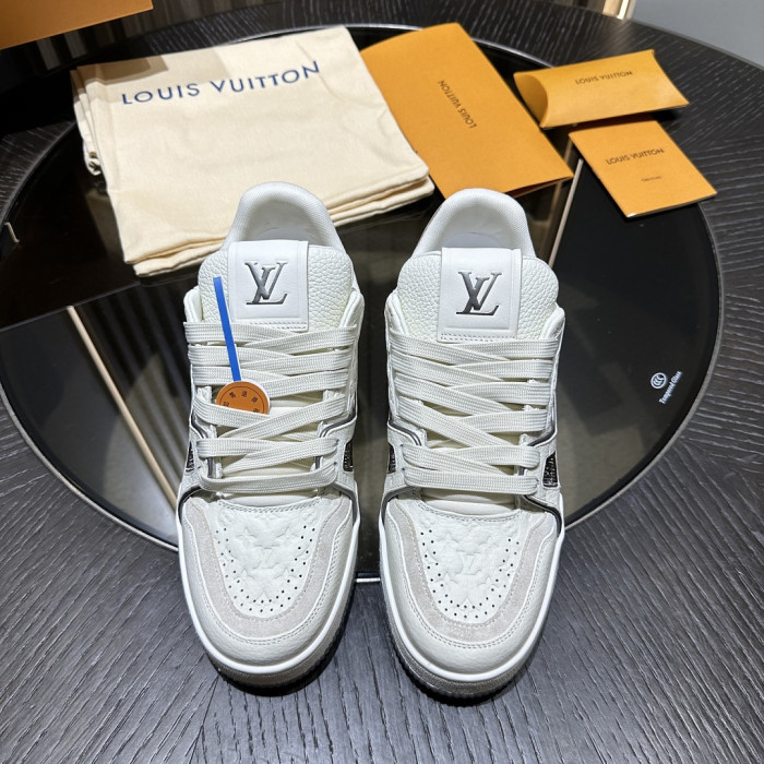 L0VT SNEAKER