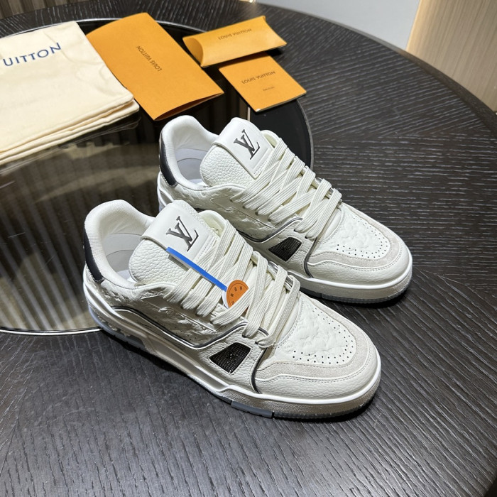 L0VT SNEAKER