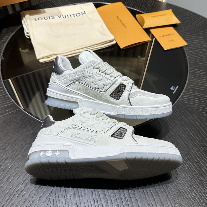 L0VT SNEAKER