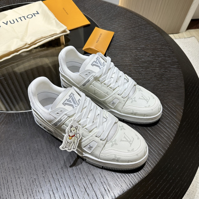 L0VT SNEAKER