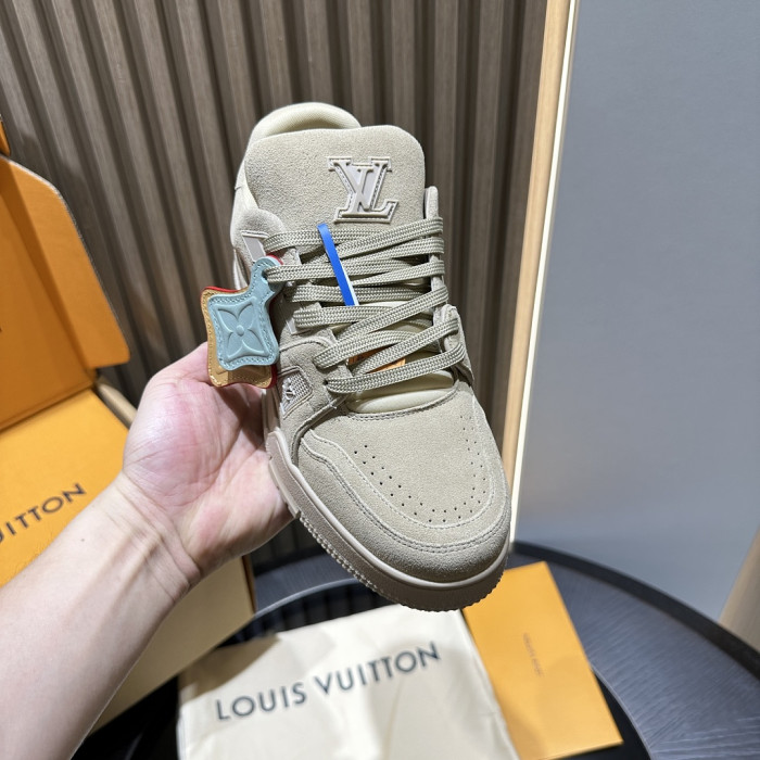 L0VT SNEAKER