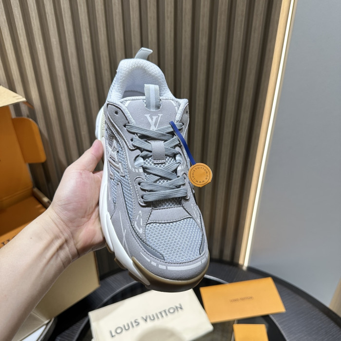 L0VT SNEAKER