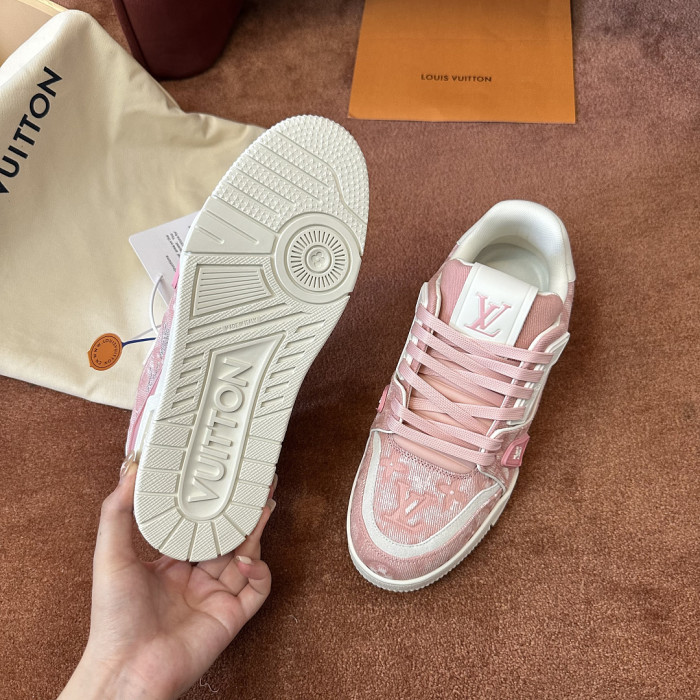 L0VT SNEAKER