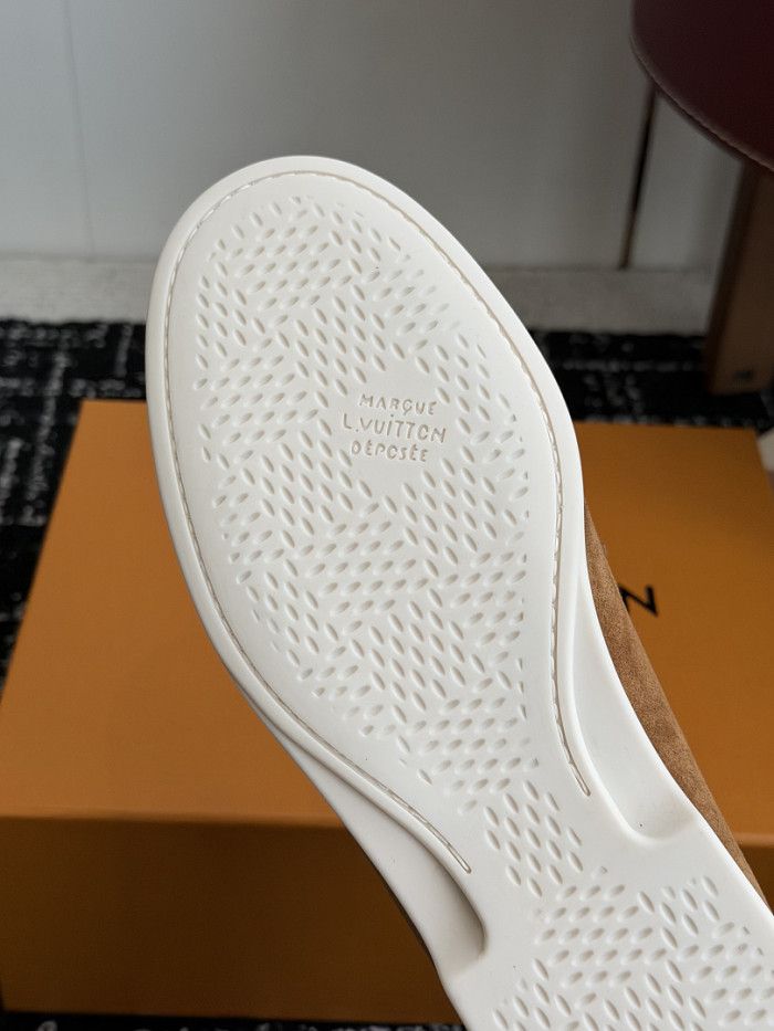 L0VT SNEAKER