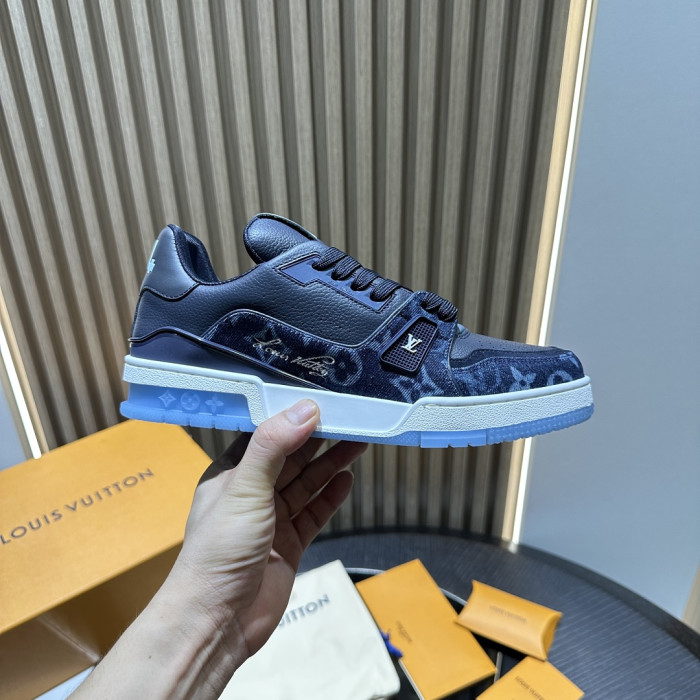 L0VT SNEAKER