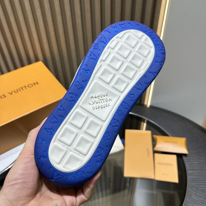 L0VT SNEAKER