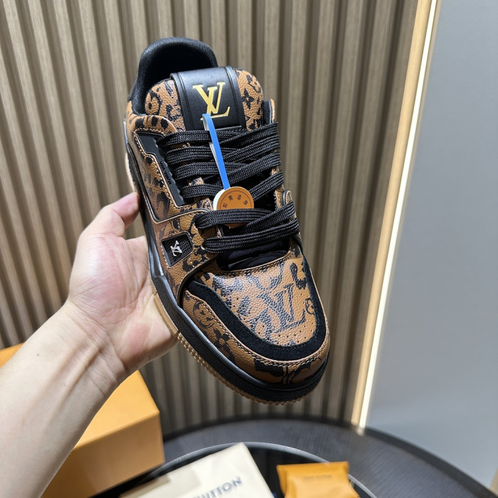 L0VT SNEAKER