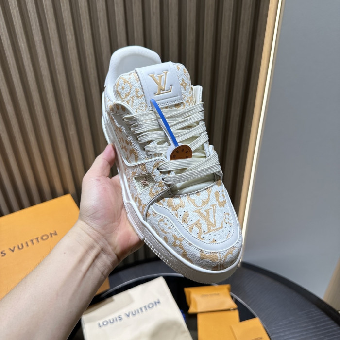 L0VT SNEAKER