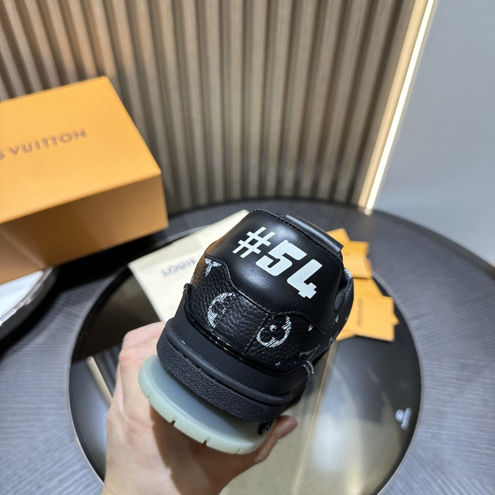 L0VT SNEAKER