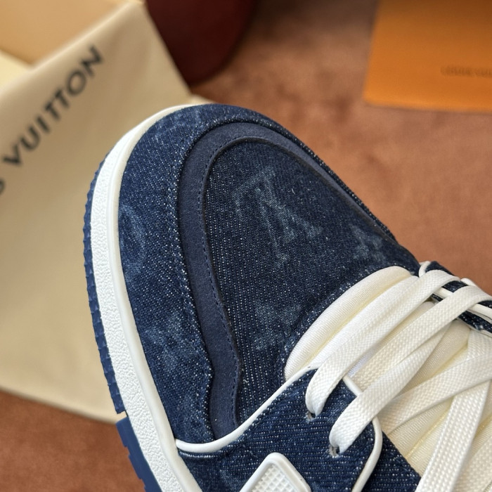 L0VT SNEAKER