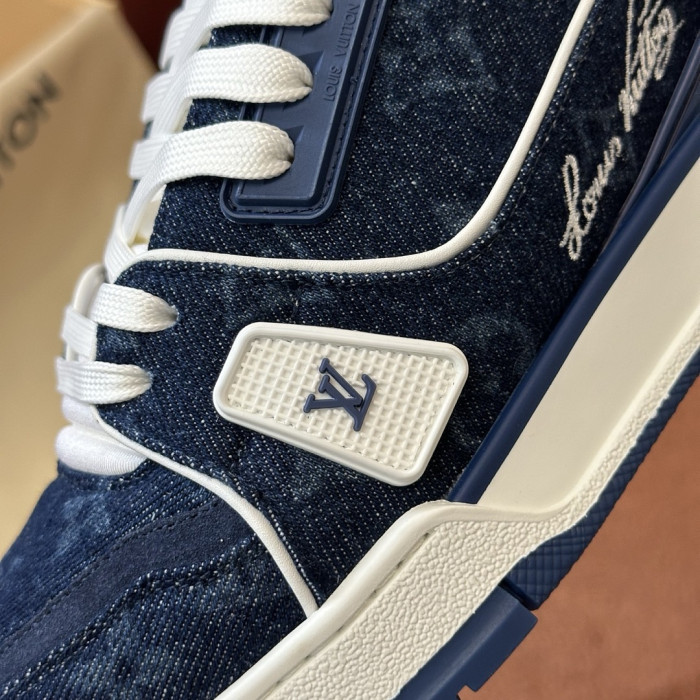 L0VT SNEAKER