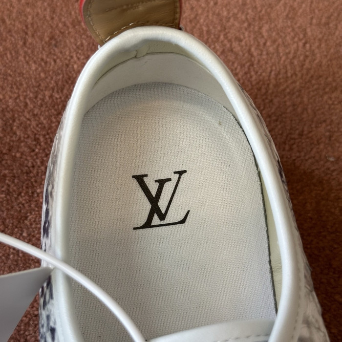 L0VT SNEAKER