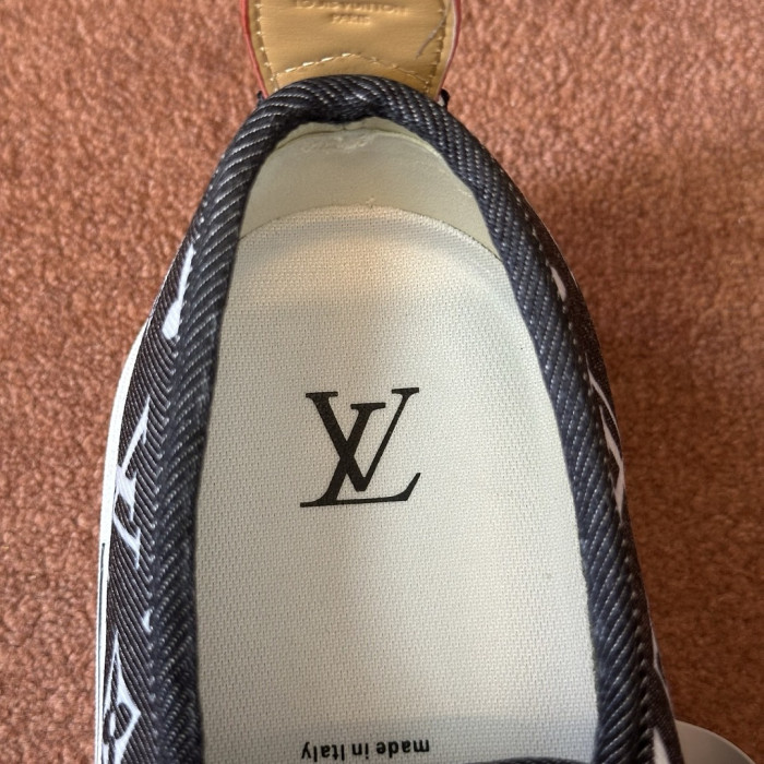 L0VT SNEAKER