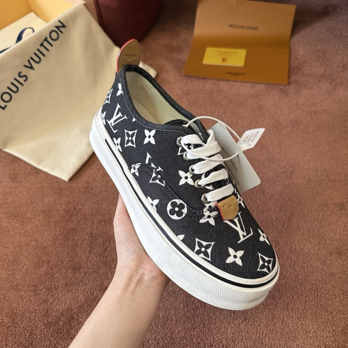 L0VT SNEAKER