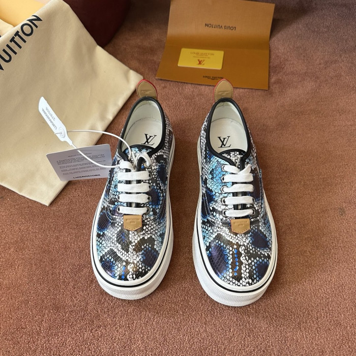 L0VT SNEAKER