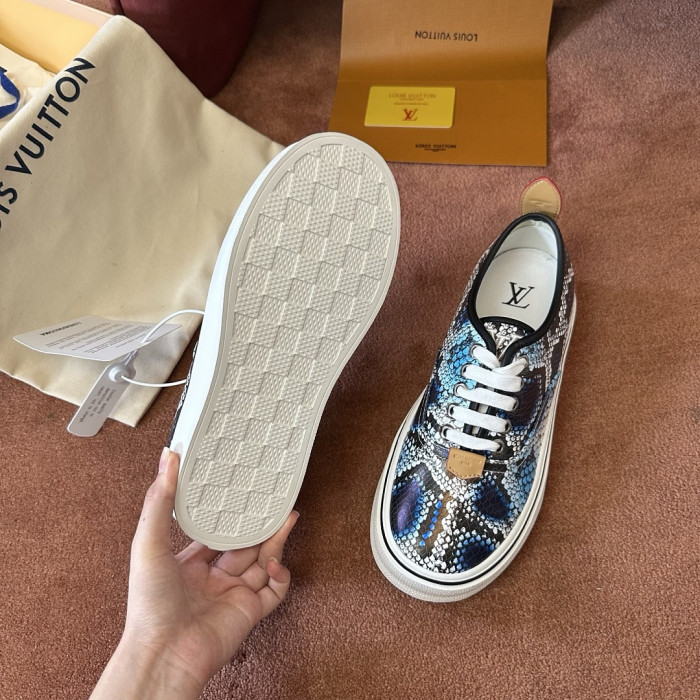 L0VT SNEAKER