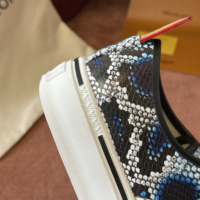 L0VT SNEAKER
