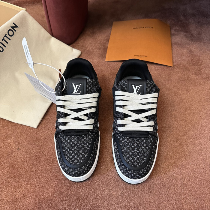 L0VT SNEAKER