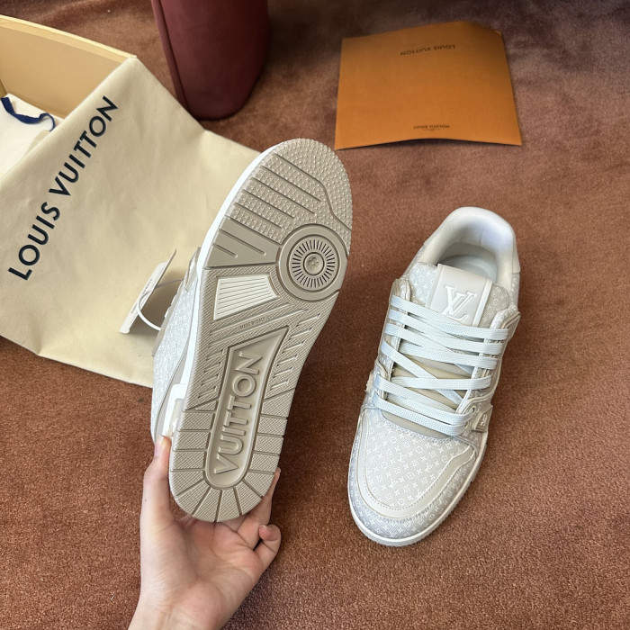 L0VT SNEAKER
