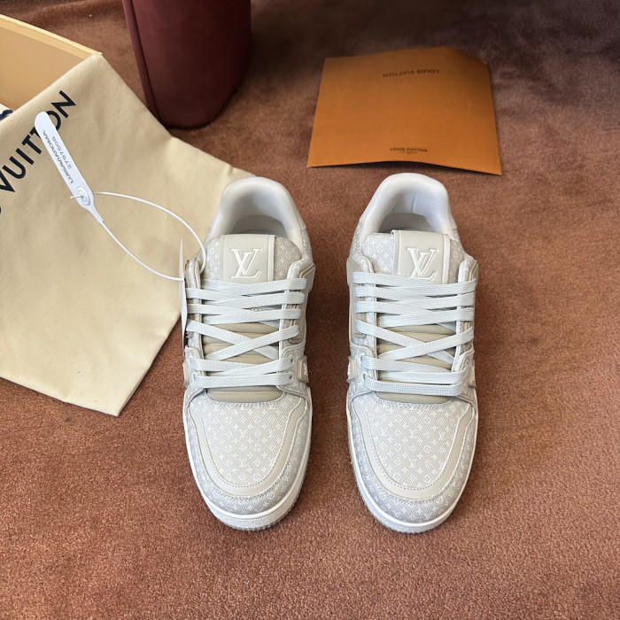 L0VT SNEAKER