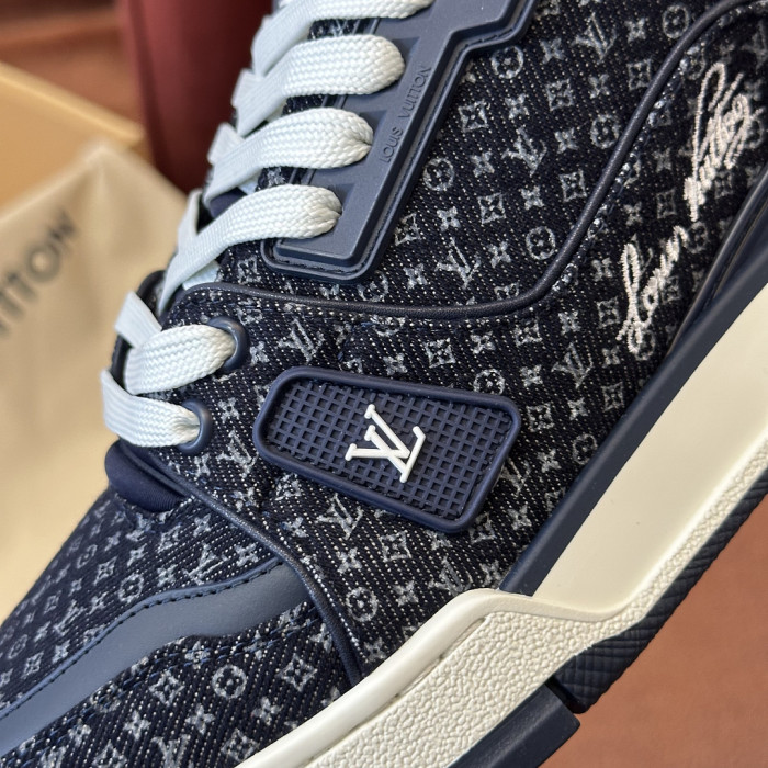 L0VT SNEAKER