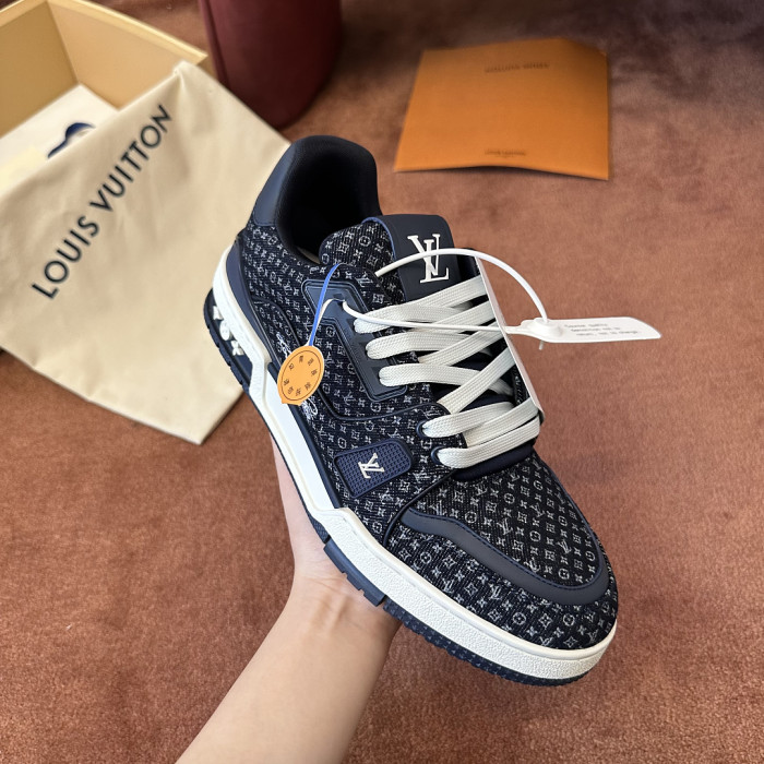 L0VT SNEAKER