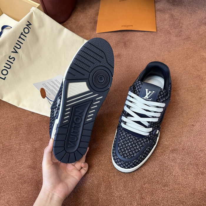 L0VT SNEAKER