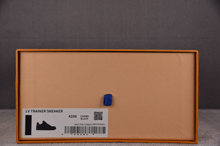 L0VT SNEAKER