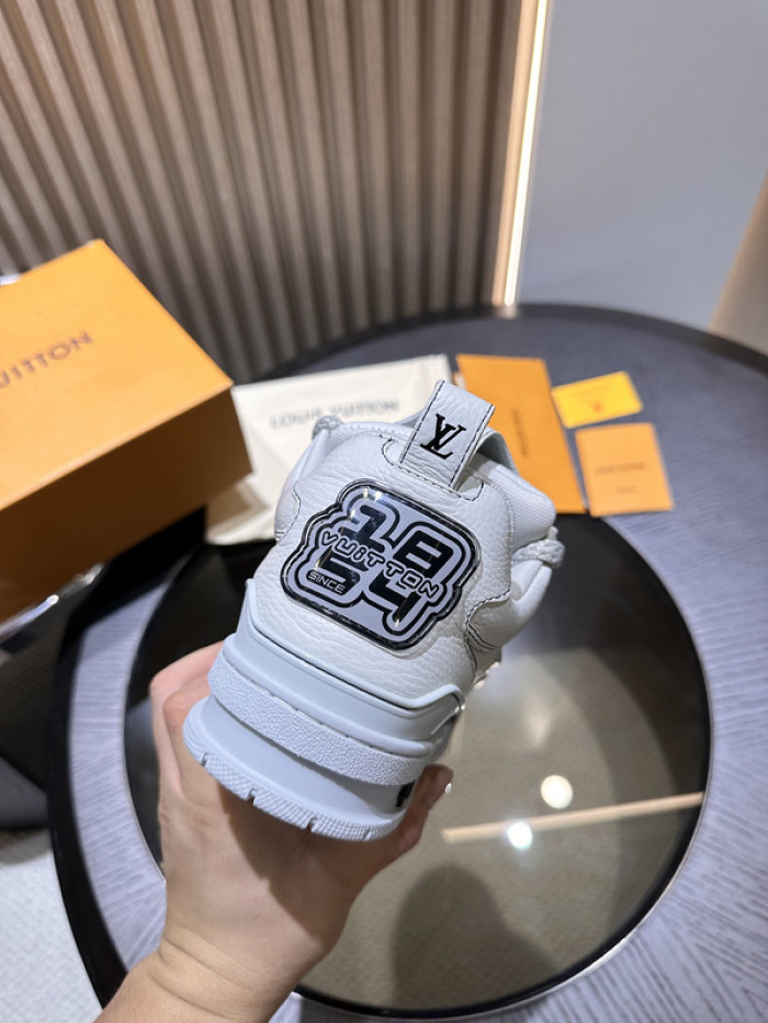 L0VT SNEAKER
