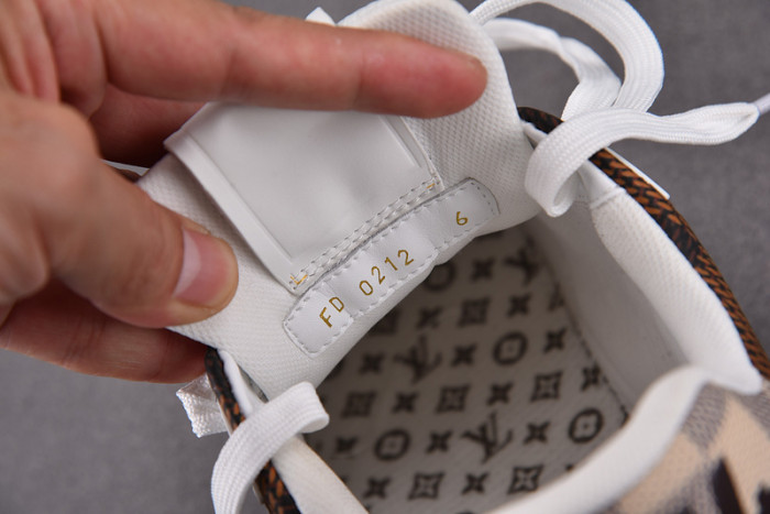 L0VT SNEAKER