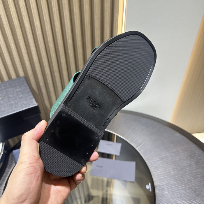 P SANDAL