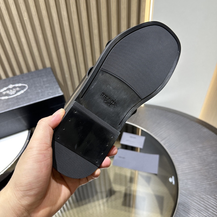 P SANDAL