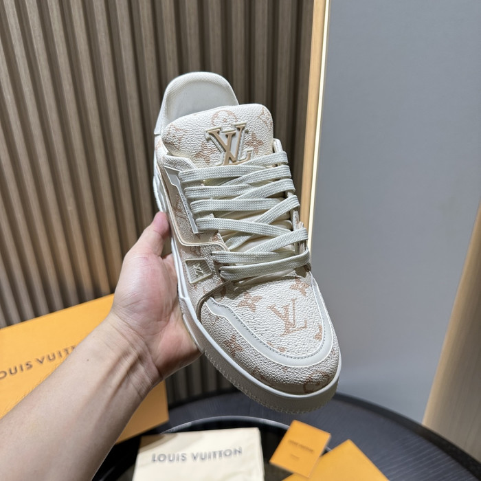 L0VT SNEAKER