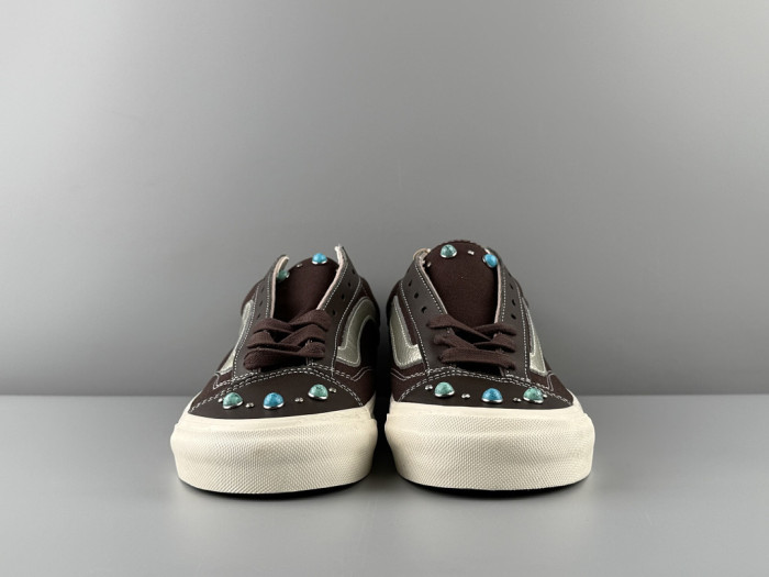 VA& SNEAKER