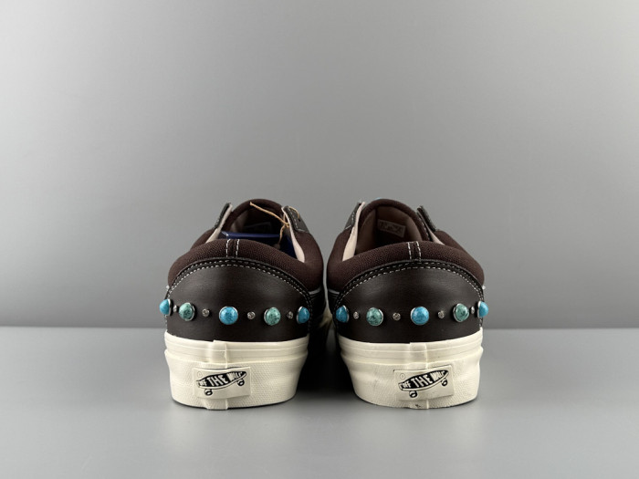 VA& SNEAKER